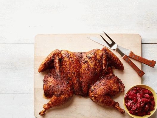Foto di tacchino caraibico alla griglia con chutney di prugne Foto di tacchino caraibico alla griglia con chutney di prugne