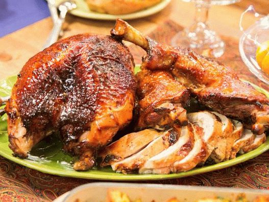 Foto Turchia in salamoia di sidro, cotta sotto la glassa di acero-sidro