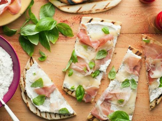 Foto tortilla piadina italiana con formaggio e prosciutto