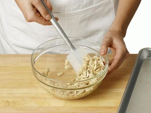 Cuocere i semi di zucca con le spezie Cuocere i semi di zucca con le spezie