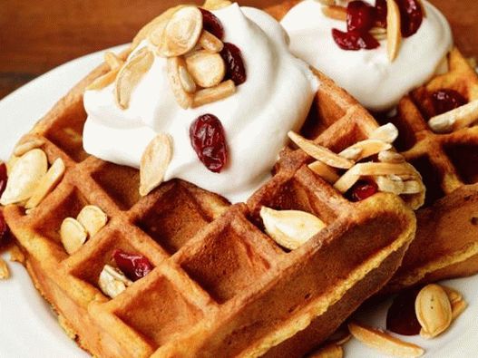 Foto Come cucinare i waffle con la zucca in un waffle