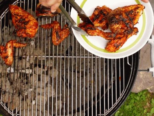 Pollo alla griglia al forno e pronto a servire!