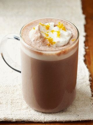 Foto di cacao con cardamomo e panna