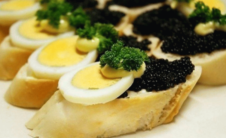 Canape con caviale di ippoglosso