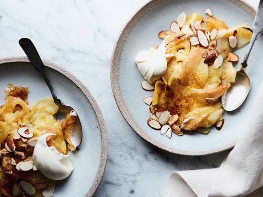 Foto di Carmel Klafuti con mele e pere in una pentola a cottura lenta