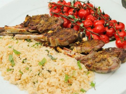 Foto di una griglia di agnello alla griglia marocchina