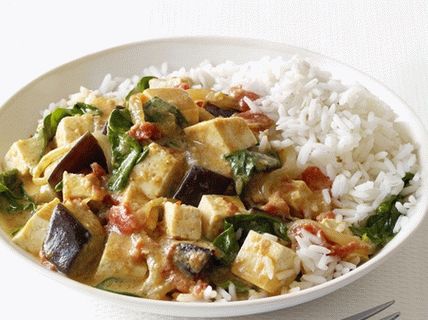 Foto di melanzane al curry con tofu