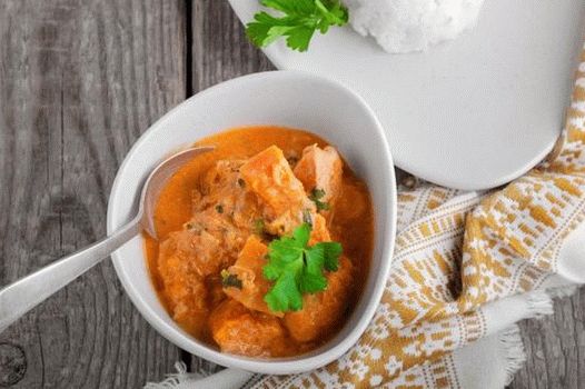 Foto di un pollo al curry nel microonde