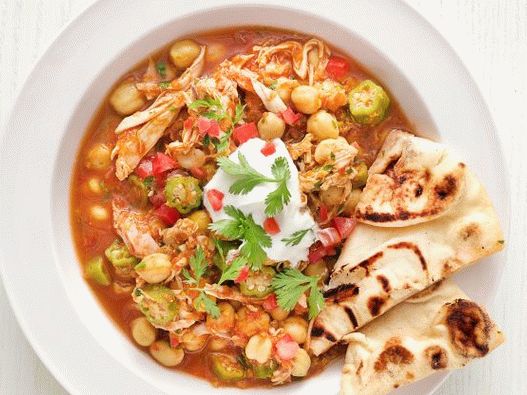 Foto di curry con pollo e ceci