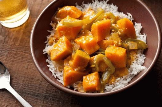 Foto di curry con zucca e melanzane