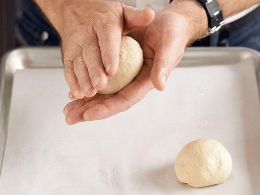 Bagel di patate con cipolle dolci