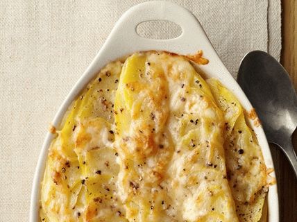 Foto gratin di patate con formaggio e panna