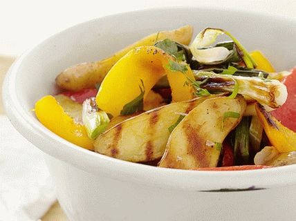 Foto Insalata di patate alla griglia con peperoni