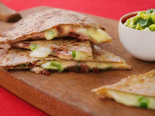 Foto di Quesadilla con pancetta, formaggio e jalapenos