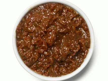 Foto di ketchup con pomodori secchi