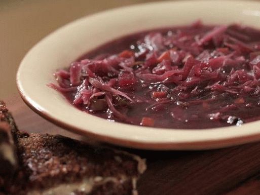 Foto di zuppa di cavolo rosso in agrodolce