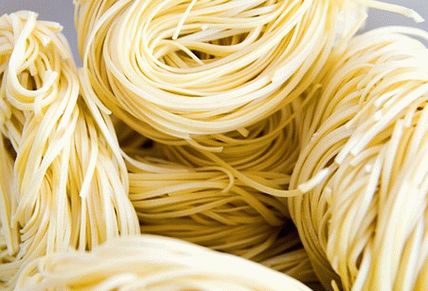 Foto di spaghetti cinesi a casa