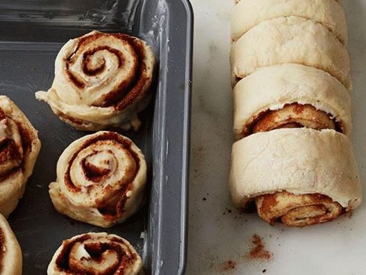 Lascia che i panini si alzino in un luogo caldo. Lascia che i panini si alzino in un luogo caldo.