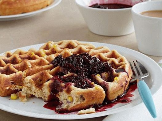 Foto del piatto - Wafer di mais allo yogurt con salsa ai frutti di bosco Foto del piatto - Wafer di mais allo yogurt con salsa ai frutti di bosco