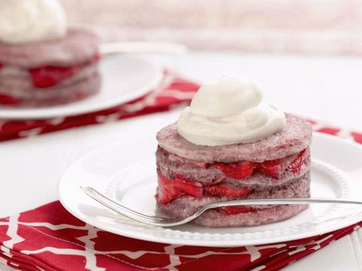 Foto budino di pane alle fragole