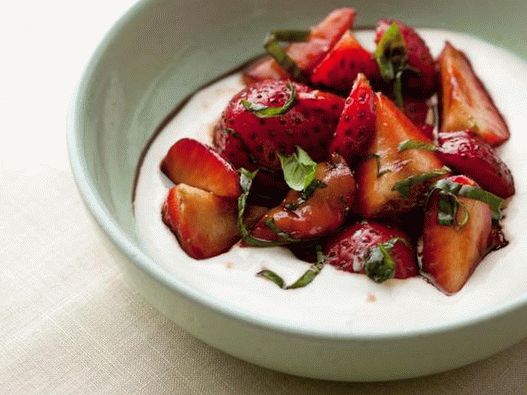 Foto fragole in salsa balsamica con crema di ricotta