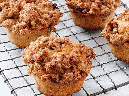 Muffin ai mirtilli rossi con zampe d'uovo