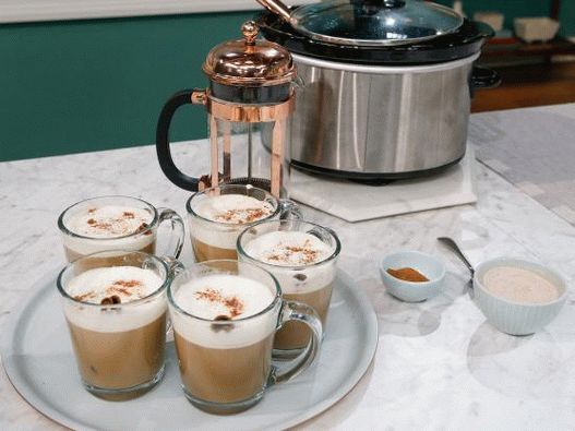 Foto del caffè Masala in una pentola a cottura lenta