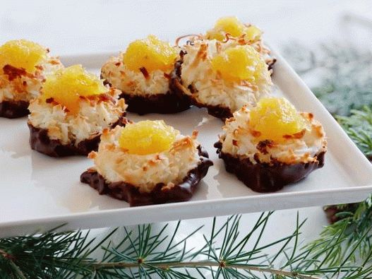 Foto Amaretti al cocco con ananas e glassa al cioccolato