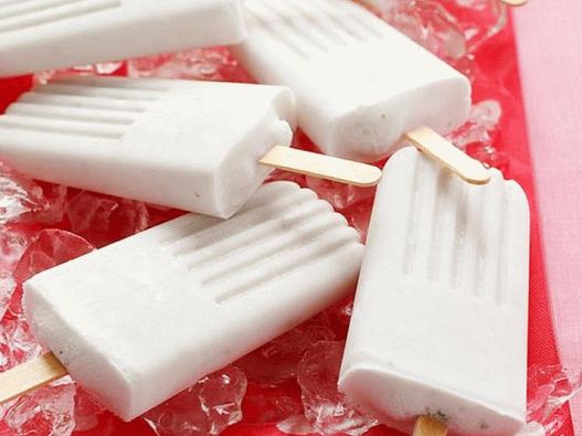 Foto di gelato al cocco su un bastone