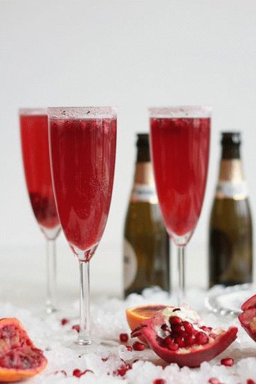 Photo Cocktail con champagne e melograno