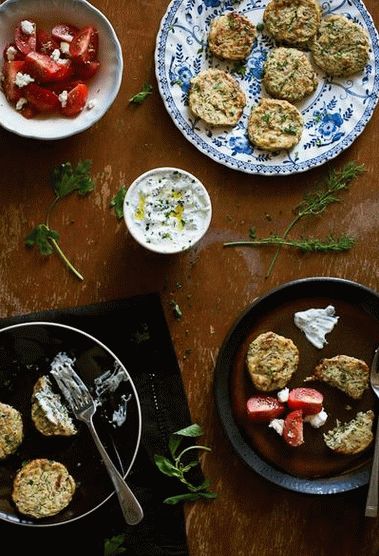 Foto di Kolokifokeftedes (tortini di zucchine greche)