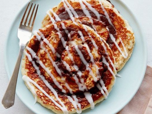 Foto di panini con pancake alla cannella Foto di panini con pancake alla cannella