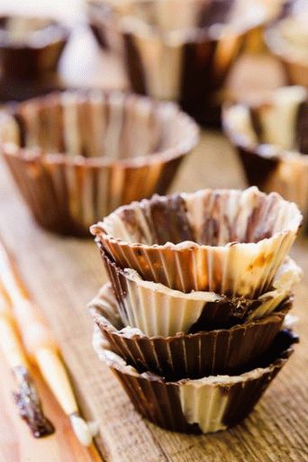 Foto di cestini di cioccolato e burro di arachidi