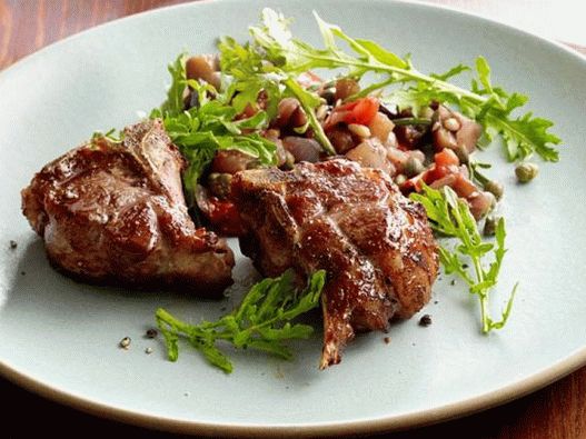 Costolette di agnello con caponata di melanzane