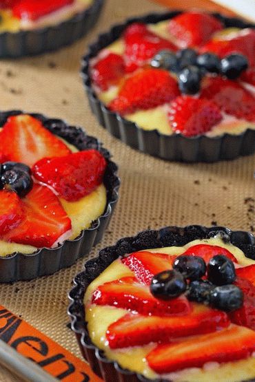 Crumble fotografico con fragole e mele