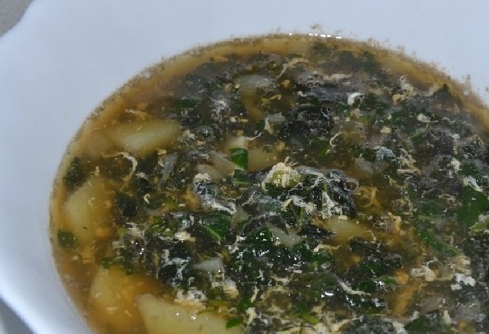 Zuppa di ortiche con uovo