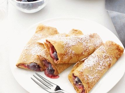 Foto di crepes al burro di arachidi, mirtilli e marmellata