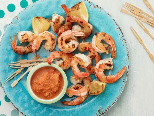 Foto di gamberi alla griglia con salsa di pomodoro al forno