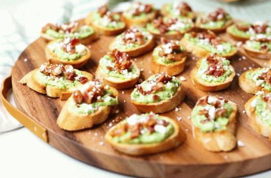 Foto di Crostini con purè di piselli