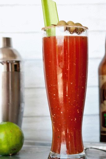 Foto di Bloody Mary con una birra