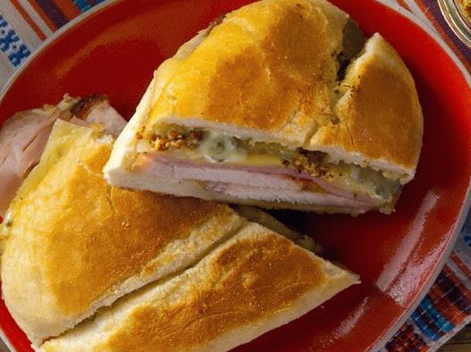 Foto di un sandwich cubano con pasta di Moyo