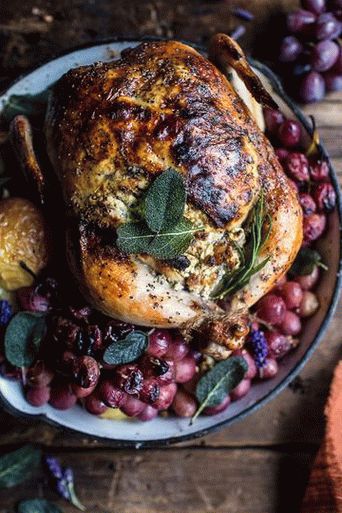 Foto Pollo al forno con erbe per la cena domenicale