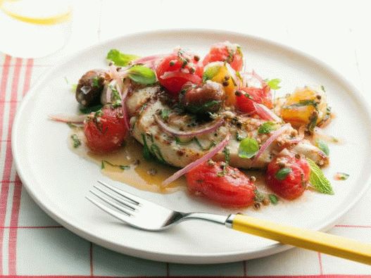 Foto di petto di pollo grigliato con pomodorini in salamoia