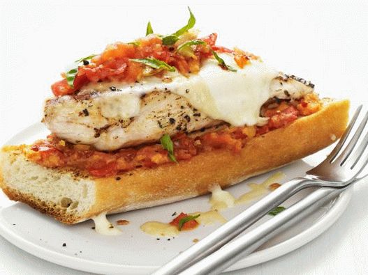 Foto di petto di pollo grigliato con formaggio