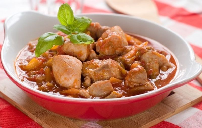 Gulasch di pollo