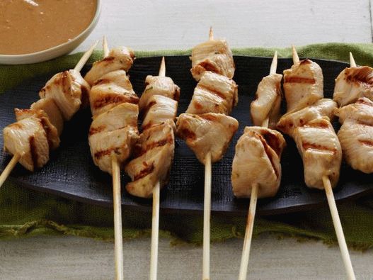 Pollo foto saltato con salsa piccante alle arachidi