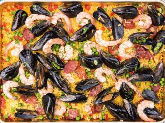 Paella alla griglia in padella