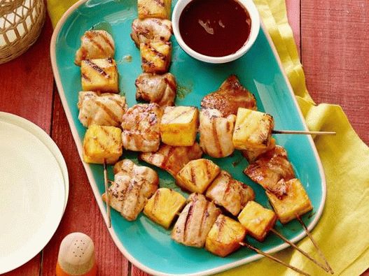 Foto del piatto - Shish kebab di coscia di pollo con ananas