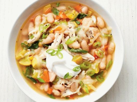 Foto Zuppa estiva di pollo con verdure