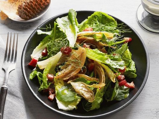 Insalata con finocchi caramellati e pancetta per due